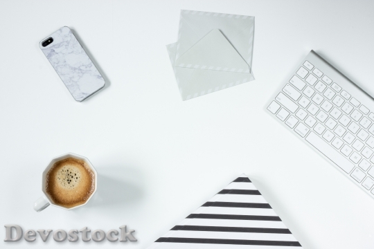 Devostock apple-magic-keyboard-coffee-desk-162616