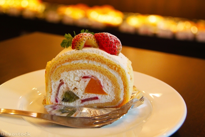 Devostock cake-cream-strawberry-dessert-53110.jpeg