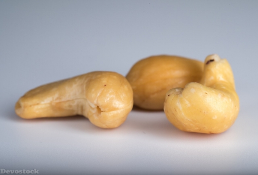 Devostock Cashew nuts  (75)