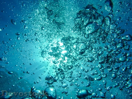 Devostock Air Bubbles Diving Underwater Blow 62307.jpeg