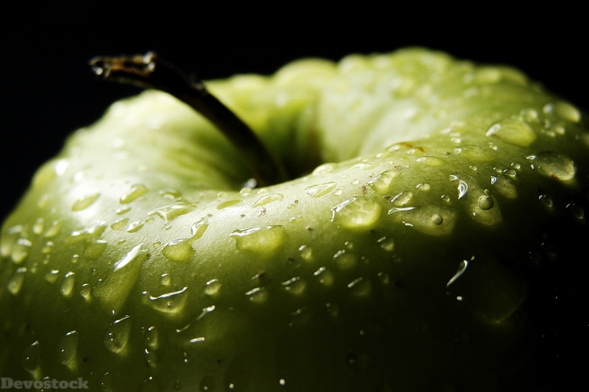 Devostock Apple Drops Green Fruit