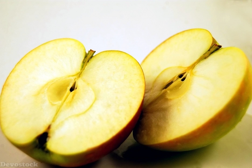 Devostock Apple Fruit Halved Half