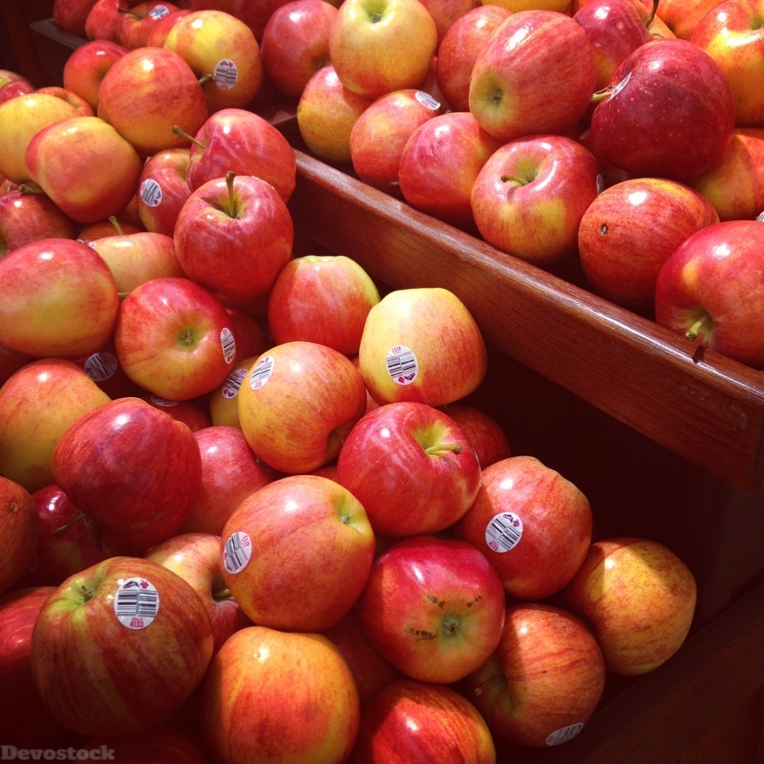 Devostock Apples Fruit Fresh Red