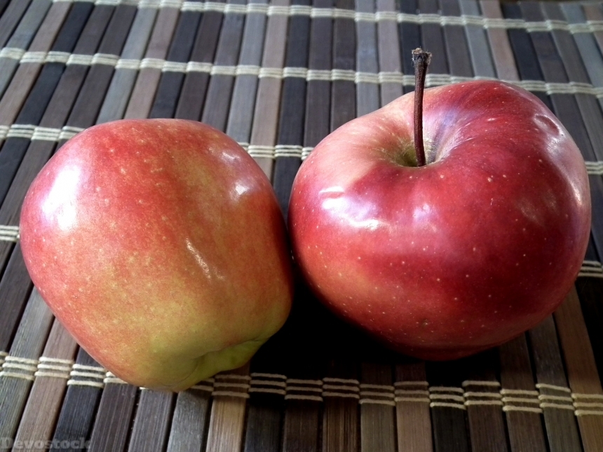Devostock Apples Fruit Ripe Red