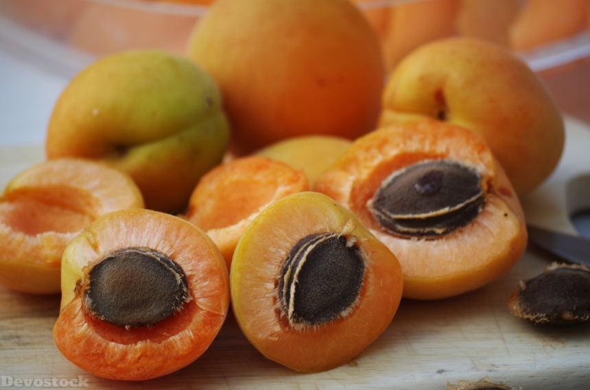 Devostock Apricots Fruit Orange Pips 2