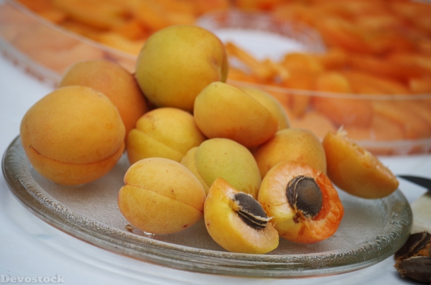 Devostock Apricots Fruit Orange Pips 3