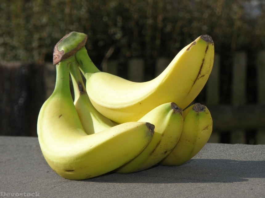 Devostock Bananas Yellow Cluster Fruit 0