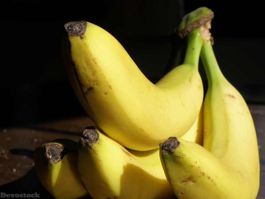 Devostock Bananas Yellow Cluster Fruit 1