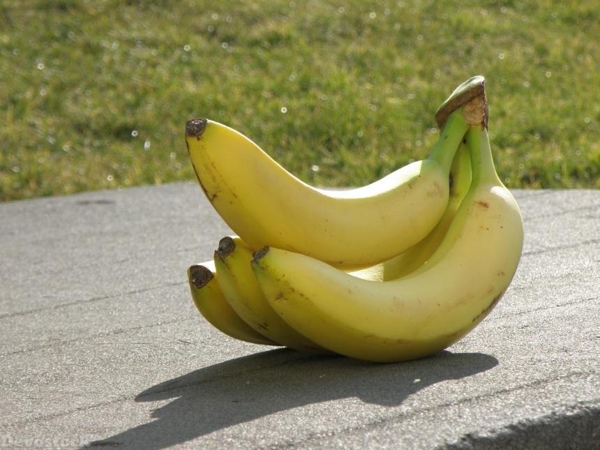 Devostock Bananas Yellow Cluster Fruit 2