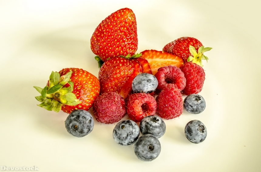 Devostock Berries Berry Strawberries Fruit 1