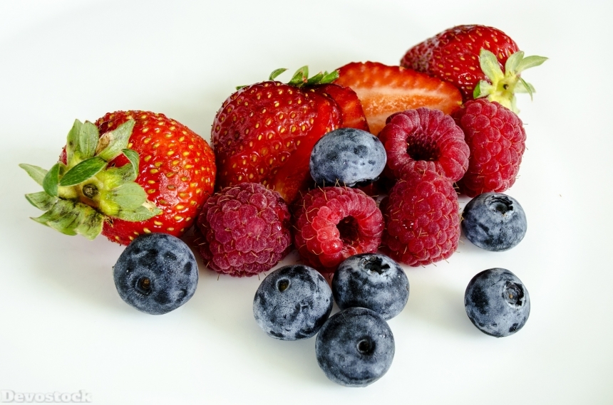 Devostock Berries Berry Strawberries Fruit 2