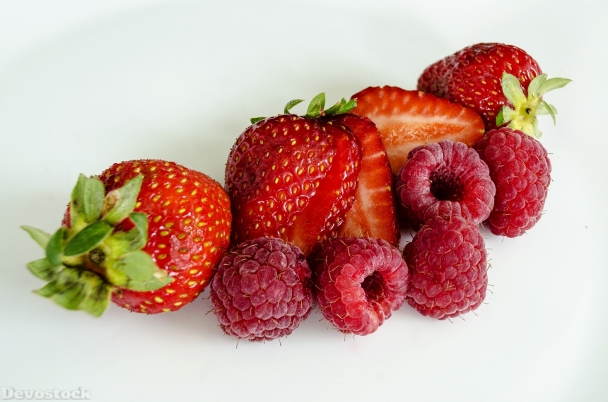 Devostock Berries Berry Strawberries Fruit 3