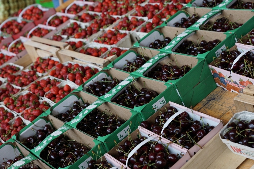 Devostock Berries Eat Market Fruit