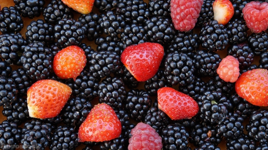 Devostock Blackberries Strawberries Soft Fruit