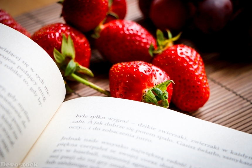 Devostock Book Relaxation Strawberries Fruit
