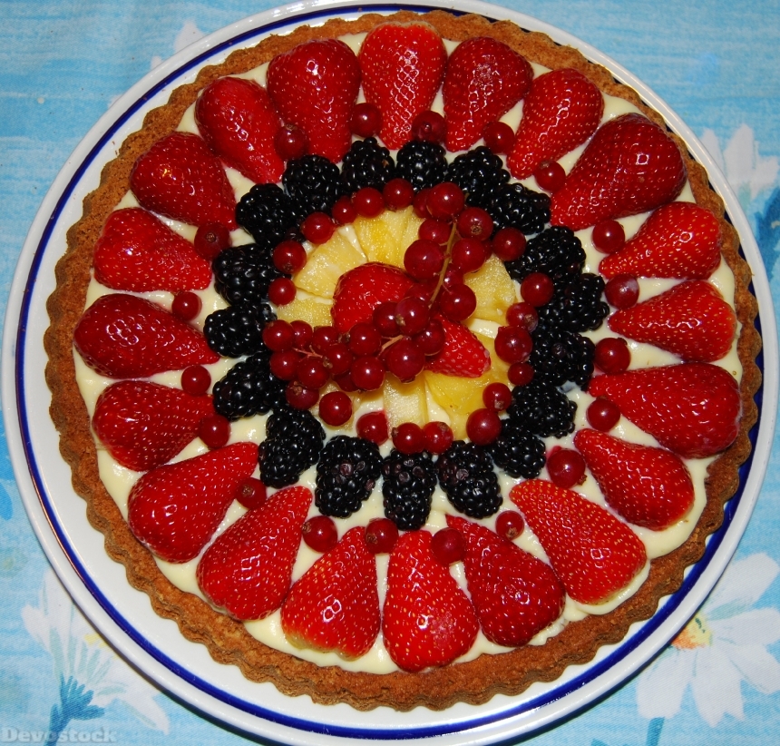 Devostock Cake Fruit Strawberry Raspberries