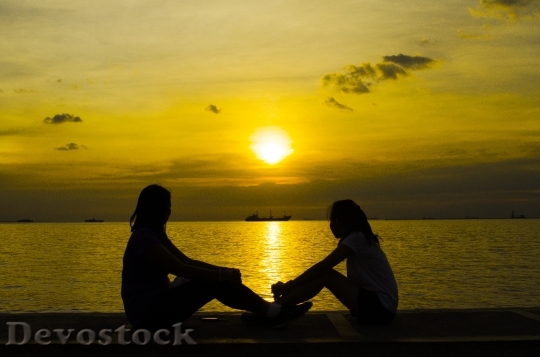 Devostock Children Woman Silhouette Sunset