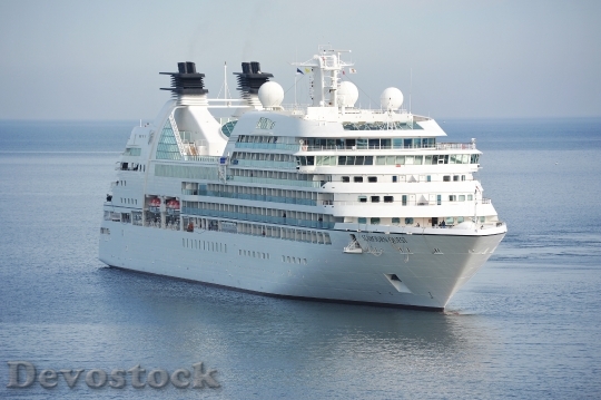 Devostock Cruise Ship Cruiser Cruise Ship 144237.jpeg