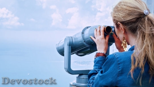 Devostock Girl Sea Binoculars Vacation 160514.jpeg
