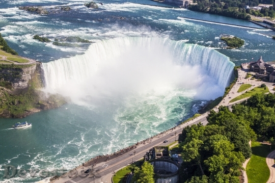 Devostock Niagara Falls Waterfall Horseshoe 158398.jpeg
