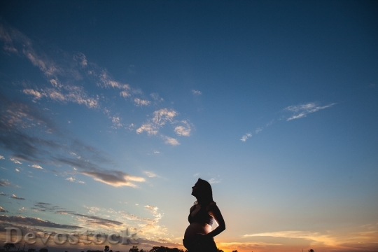 Devostock Pregnant Woman Silhouette Landscape