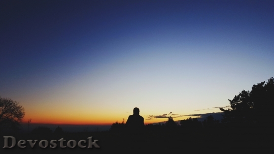 Devostock Sillhouette Man Sunset Horizon