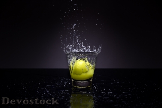Devostock Water Splash Photography Lemon
