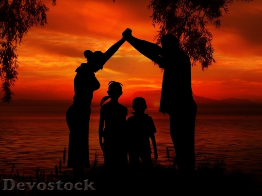 Devostock Family in the beach shadow