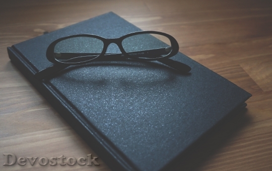 Devostock Glasses Notebook Wooden Business 163142.jpeg