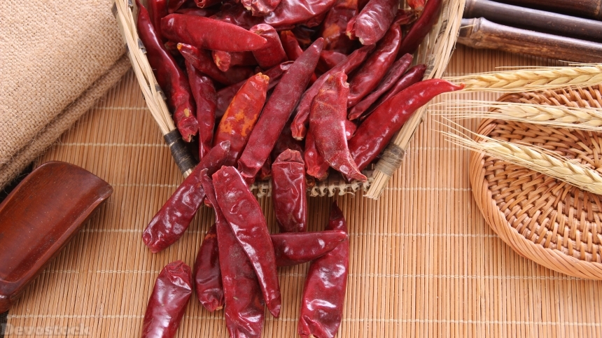 Devostock Red dried chili  (2)
