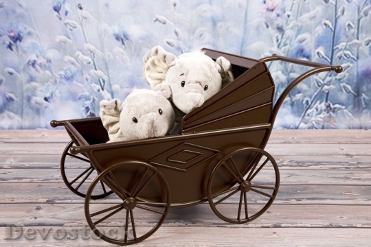 Devostock Stuffed elephants on the wagon