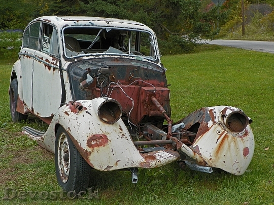Devostock Auto Broken Antique Vintage
