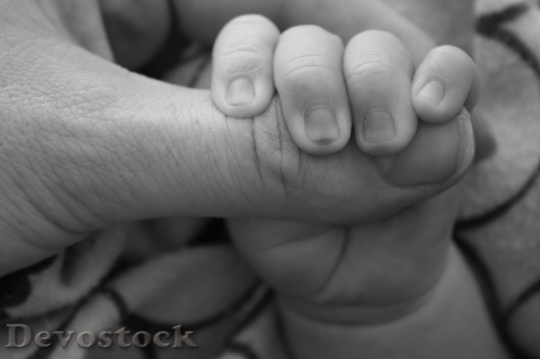 Devostock Baby Hands Holding Hands