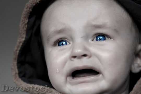 Devostock Baby Tears Small Child 1