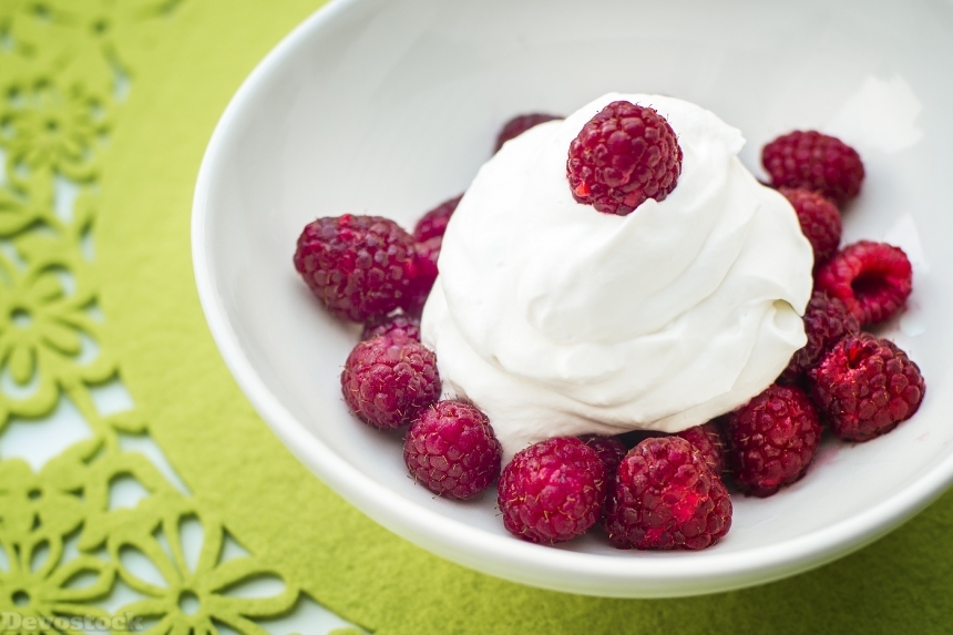 Devostock Berries Whipped Cream Cream
