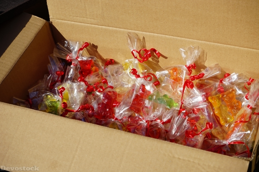 Devostock Cardboard Gummi Bears Packed