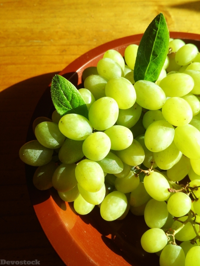 Devostock Ceongpodo Grapes Chartreuse Basket
