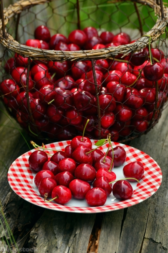 Devostock Cherries Fruits Sweet Cherry 4