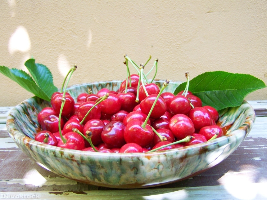 Devostock Cherry Ripe Fruit Red