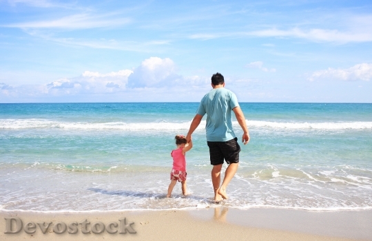 Devostock Father Daughter Beach Sea