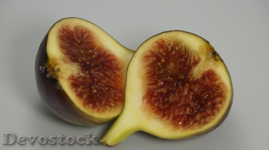 Devostock Fig Fruit Cut Half