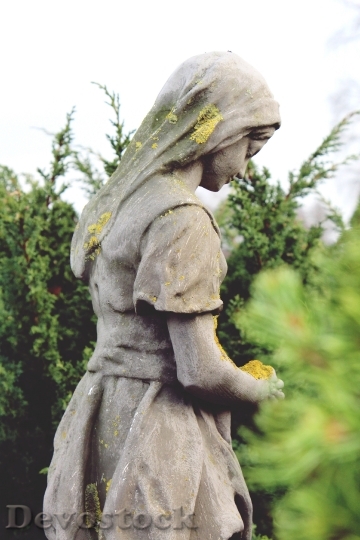 Devostock Fig Statue Sculpture Woman 0