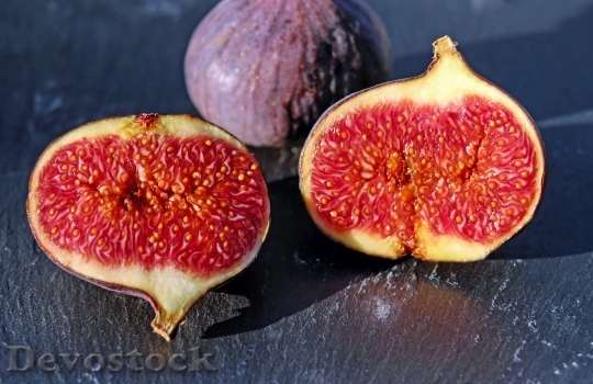 Devostock Figs Red Coward Fruit