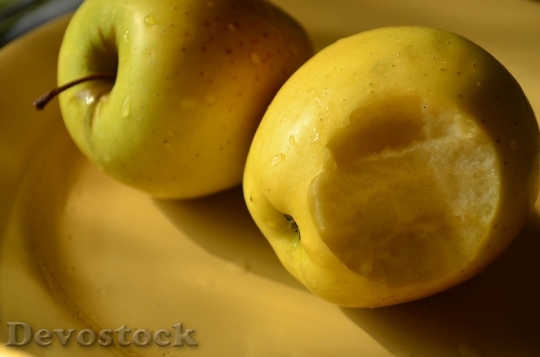 Devostock Food Fruit Apple Plate
