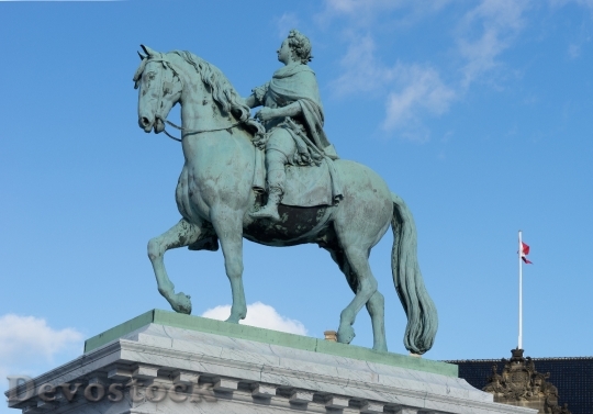 Devostock Frederik 5 Statue Amalienborg