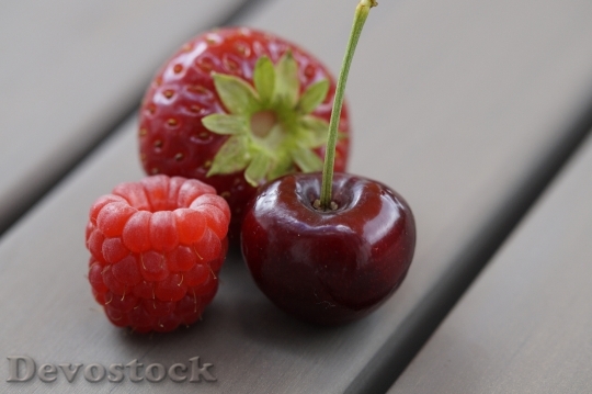 Devostock Fruit Berries Red Berry 0