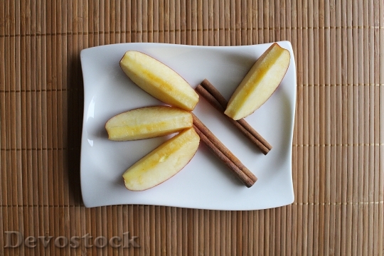 Devostock Fruit Cinnamon Apple Apple