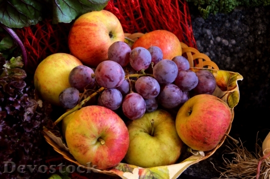 Devostock Fruit Fruit Basket Grapes