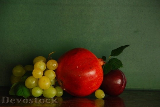 Devostock Fruit Pomegranate Bunch Grapes