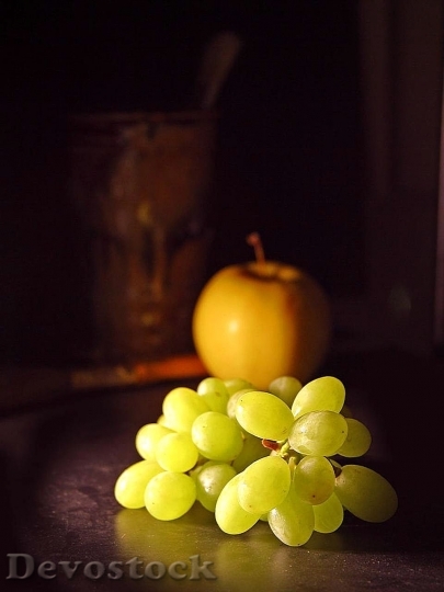 Devostock Grapes Apple